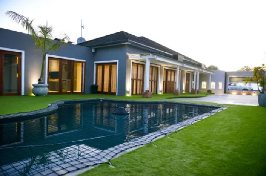 Two Fat Owls Guesthouse