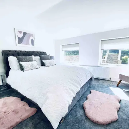 Exclusive 4-Bed House 10 Minutes from Newcastle