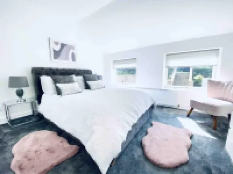 Exclusive 4-Bed House 10 Minutes from Newcastle