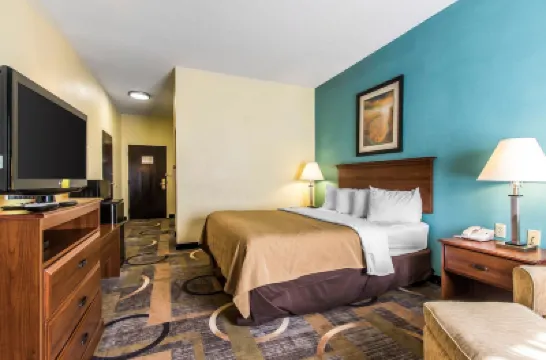 Quality Inn & Suites Memphis East Hotels in Memphis