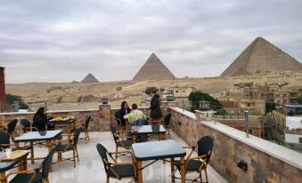 Sky Pyramids View Inn