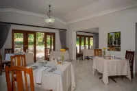 Whispering Pines Country Estate - breakfast