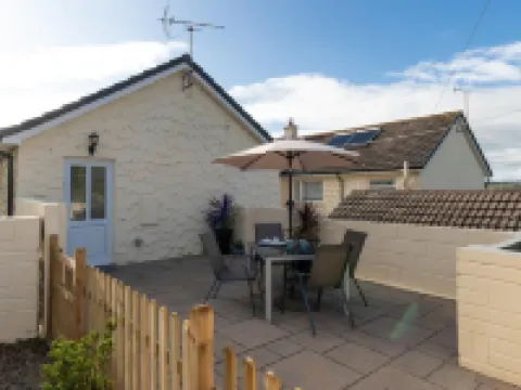 St Helens Apartment 1 - Short Walk to Beach Hotels in Amroth