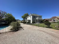 The Cottage at 241 North Hotels in Santa Clara