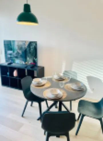 Large 1 Bedroom -Center Terrace Parking Hotels in 