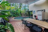 Zen Serene Seascape Family Pool BBQ Markets Hotel a Fannie Bay