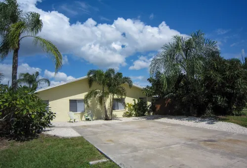 Summerwind Studios Hotels in Cape Coral