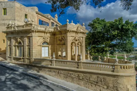 Point de Vue Guesthouse Отели рядом с достопримечательностью «Mdina Gate»