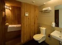 Flora Airport Hotel and Convention Centre Kochi - Spa