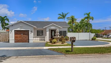 SW Miami Oasis with Playroom & Basketball Hoop