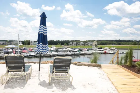 Stunning River Views and Cozy Comfort - Inviting Riverside Haven