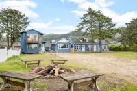 Fire-Pit and Volleyball Court Oasis - Stunning Coastal Retreat Các khách sạn ở Garibaldi