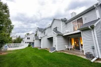 Outdoor Spaces and Shared Pool - Relaxing Hilltop Retreat Hotels in der Nähe von The Cherry Hut