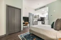 Cozy Studios with Full Kitchens and Keyless Check-In - Charming Accessible Retreat Hotels in Macon