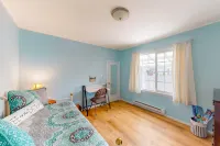 Charming, dog-friendly house with Wifi & W/D - near the river Hotels in Waldport