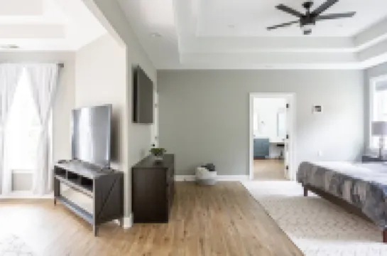 Expansive Living and Gourmet Kitchen Retreat - Elegant Luxury Estate Hotels in 