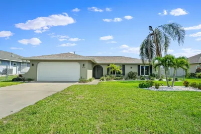 LOW RATES! Everything you need to make a memorable SUMMER VACATION IN THE CAPE! Hotels near Park 1110 Plaza