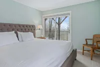 Charming Condo with Seasonal Views and Cozy Fireplace - Elegant Retreat