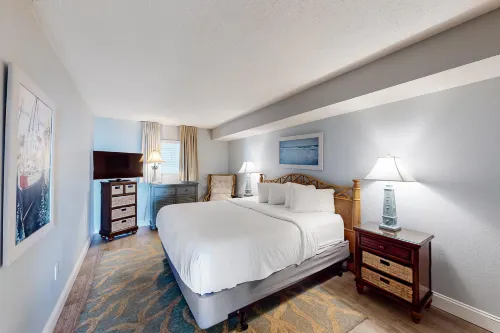 Fantastic oceanfront condo with pool, hot tub, balcony, & W/D