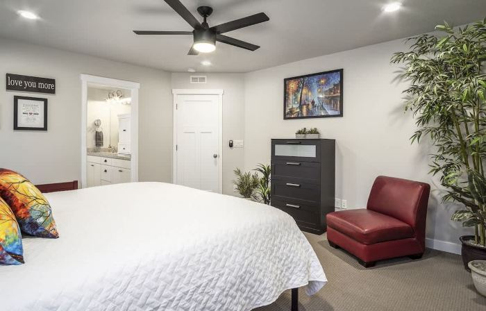 Beautiful 3 Bedroom Private home with easy access