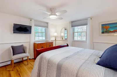 Saltwater Haven House - Unit Orleans Oasis (9 guests, 3 bed, 2 bath)