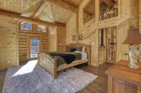 Hot Tub and Luxury Log Home - Breathtaking River Sanctuary