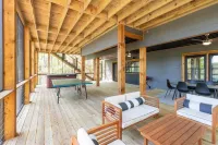 Stunning Mountain Escape with Hot Tub & Tesla Charger Hotels in Blue Ridge