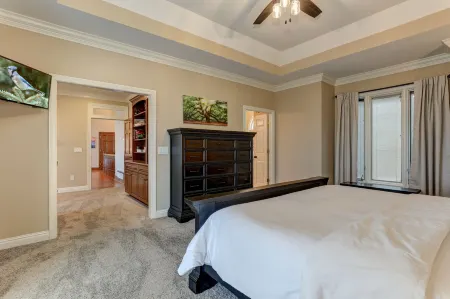 Breathtaking Mountain Retreat with Hot Tub, Game Room Отели рядом с достопримечательностью «Парк штата Амикалола Фолс»