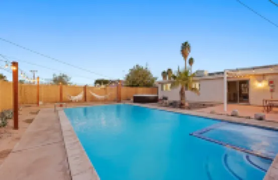 Luxury Pool and Fire Pit - Stunning Desert Oasis Retreat