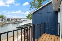 Wave-Free Swimming and Prime Location Fun - Tranquil Cove Oasis Hotel a Lake Ozark