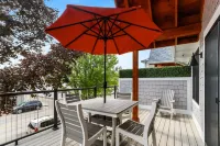 The Lofts of Brick and Mortar-City Loft |Stylish |Walk-Out Balcony |2 Kings |Parking for 2 |Downtown