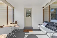 Cozy Fire Pit and Inviting Outdoor Space - Charming Escape Hotels in Gloucester