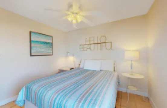 Top-floor condo with pool & great views - close to the beach