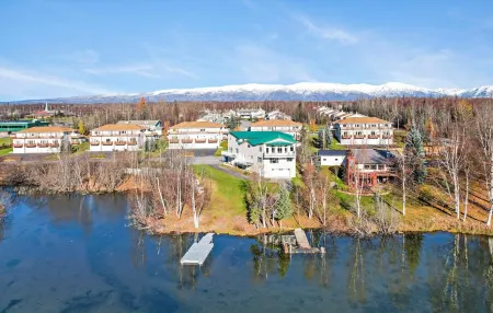 Cozy 2-bedroom condo in charming Wasilla with WiFi