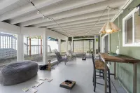 Coastal Oasis with Fire Pit and Spacious Patio - Chic California Retreat فنادق في أوسيانسيدي