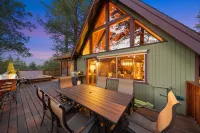 Luxury Mountain Retreat with Hot Tub and Forest Views - Stunning Sanctuary