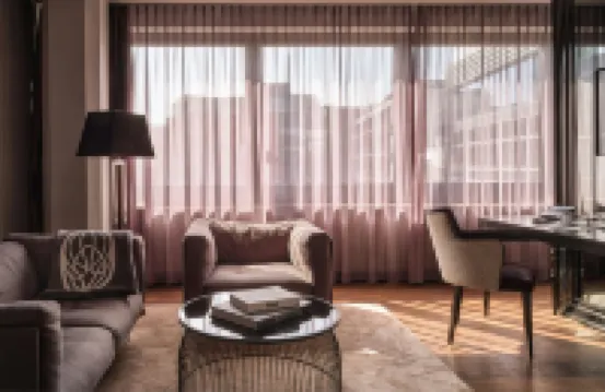 Roomers Frankfurt Central, Autograph Collection