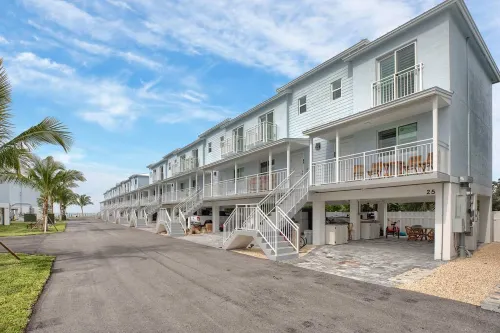 Ocean View and Large Kitchen Island - Delightful Coastal Retreat