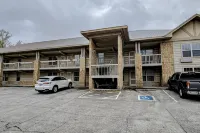 Stylish riverfront gem near town/hiking with pool & firepit  - dog-friendly Hotels in Blount County