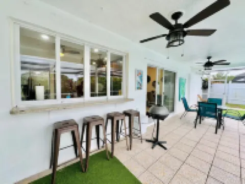 Spacious Oasis with Pool and Canal Views - Luxurious Family Retreat