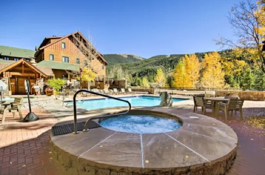 Scenic Views and Access to Ski Slopes - Charming Mountain Getaway