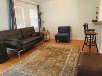 Fenced Yard, Pet Friendly, Cozy Cottage , Great Kitchen, Short Walk to Cal Poly