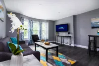 Stunning Modern Retreat - Kitchen, Wifi, Amenities