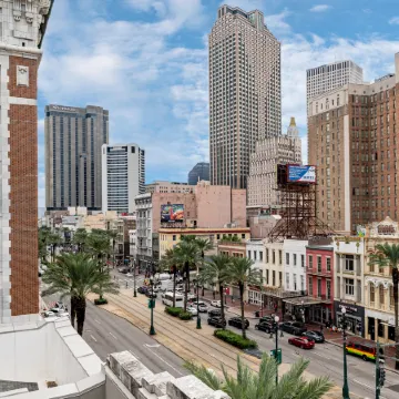 2BR Luxury Stay & Stunning City Views | The Mayfair