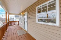 Comfort Awaits at Cozy Get Away - Dog Friendly - 3BD / 2BA + Living Spaces