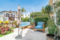 Cozy Beach Living with Large Patio & Garage Parking - Sleeps 4 Các khách sạn gần Sand Spa