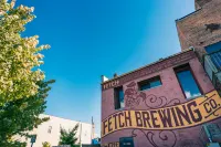 Lakeside Deck and Continental Breakfast - Serene Cozy Retreat Hotel a White River Township