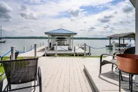Hot Tub, Gourmet Kitchen and Dock - Luxurious Panoramic Retreat