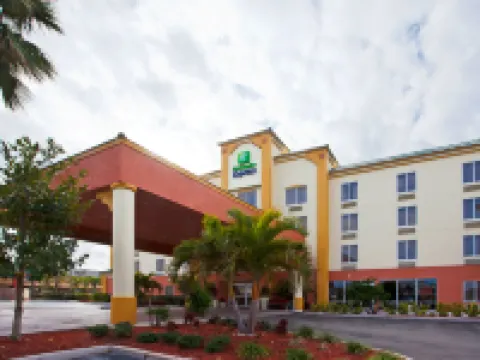 Holiday Inn Express & Suites COCOA BEACH by IHG ココアビーチのホテル