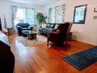 Downtown/Horse track 1.5mile,Fenced yard 温泉城酒店